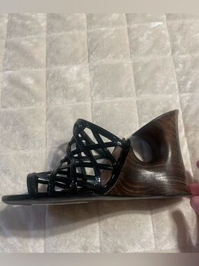 Alaïa Women's Sculpture Mule Sandal - Noir
Left Shoe Only